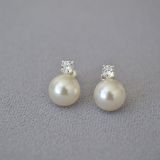 Gentle temperament, princess, same style light luxury zircon imitation pearl round, simple and versatile 925 silver needle earrings