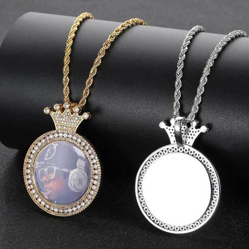 Cross border photo memory from Europe and America, square framed crown medal, solid pendant, hip-hop trendsetter necklace accessory