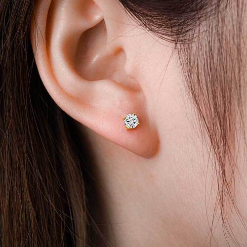 Hot selling hip-hop zircon round four claw earrings in Europe and America, fashionable and stylish S925 silver needle hiphop men's and women's earrings