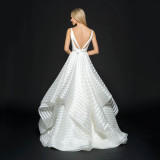 New Open Back Lace Mid Waist Small Tail Beautiful and Luxury White Small Fresh and Simple Wedding Dress