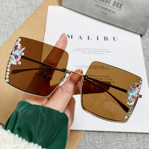 European and American large frame square diamond inlaid sunglasses for women with round face, large frame display face, small glasses, trendy retro crystal sunglasses for women