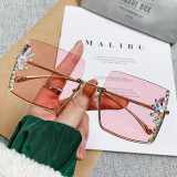 European and American large frame square diamond inlaid sunglasses for women with round face, large frame display face, small glasses, trendy retro crystal sunglasses for women