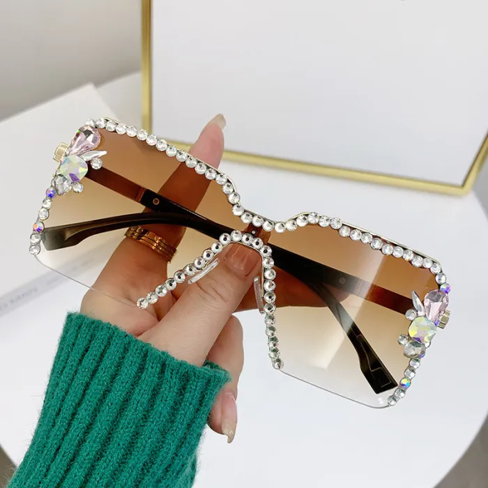 Cross border European and American large frame diamond inlaid sunglasses for women's street photography, sun protection sunglasses for women's round face, large frame for slimming and UV protection