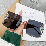 European and American large frame square diamond inlaid sunglasses for women with round face, large frame display face, small glasses, trendy retro crystal sunglasses for women