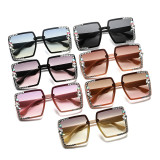 New rhinestone sunglasses for women with UV radiation protection, gorgeous diamond inlaid sunglasses for women with large boxes, slimming out Korean version