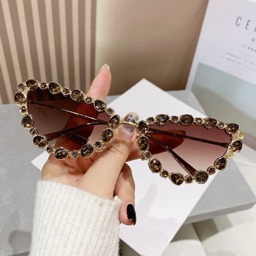 New cross-border European and American diamond studded cat glasses, oversized rhinestone sunglasses, personalized trend, diamond metal sunglasses wholesale
