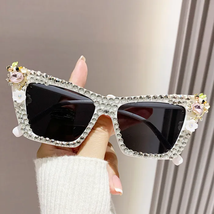 New rhinestone glasses with diamond inlay, cat's eye large frame, fashionable sunglasses for women, trendy and versatile sunglasses, European and American glasses