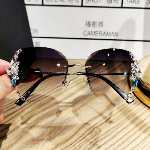 Internet celebrity with diamond sunglasses, female anti UV radiation large face, round face, slimming sunglasses, new Korean version trendy