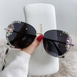 New diamond studded female sunglasses with trendy sun shading and polarized Instagram sunglasses, fashionable polygonal large frame glasses, eyewear enthusiasts