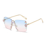 Cross border diamond inlaid new A-line sunglasses from Europe and America, with a premium feel and sun protection. Women's sunglasses are trendy and UV resistant