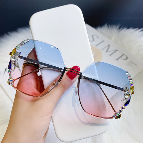 Cross border new fashionable large frame diamond inlaid frameless cut edge sunglasses for women UV resistant sunglasses in stock at the factory