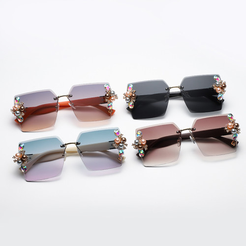 Cross border European and American pearl sunglasses for women with sunscreen, plain face, slimming appearance, irregular frame, and high-end feel. Instagram sunglasses