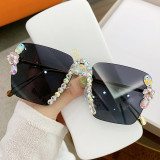 New diamond studded A-line trendy UV resistant sunglasses for women's driving, sunshade for street photography, and slimming face