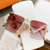 New diamond studded A-line trendy UV resistant sunglasses for women's driving, sunshade for street photography, and slimming face