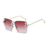 Cross border diamond inlaid new A-line sunglasses from Europe and America, with a premium feel and sun protection. Women's sunglasses are trendy and UV resistant