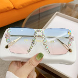 New diamond studded A-line trendy UV resistant sunglasses for women's driving, sunshade for street photography, and slimming face
