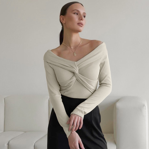 Autumn new Instagram fashionable and minimalist design with a tight V-neck warm T-shirt, cross-border wholesale of women's clothing in Europe and America