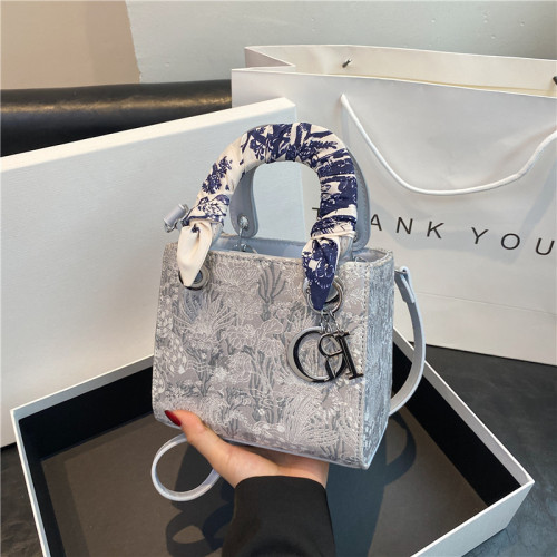 In stock high-end portable small size Daifei women's bag with a hundred pairs of carrying bags, fashionable printed single shoulder crossbody bag, trendy bag