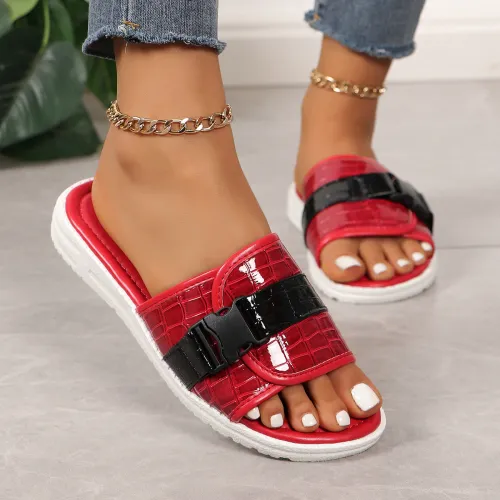 Wholesale of new flat bottomed slippers in large size for foreign trade, women's one-piece color matching buckle strap, European and American casual external wear sandals in stock