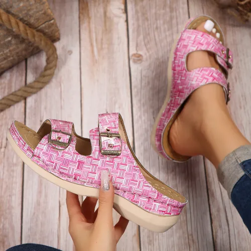 Foreign trade oversized slippers, women's new hollow metal buckle sloping heel, wearing European and American casual, wearing beach slippers