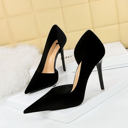European and American style fashionable banquet high heels, thin heels, shallow mouth, pointed toe, side hollowed out Xishi suede high heels, single shoes