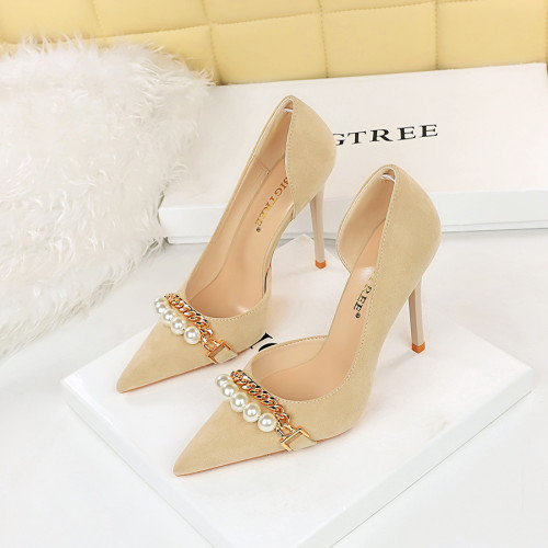 European and American style banquet slimming, ultra-high heels, suede surface, shallow mouth, pointed pearl metal chain, side hollowed out single shoes