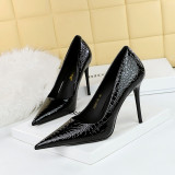 European and American style fashionable and sexy slimming high heels, thin heels, shallow mouthed pointed patent leather snake patterned high heels, single shoes