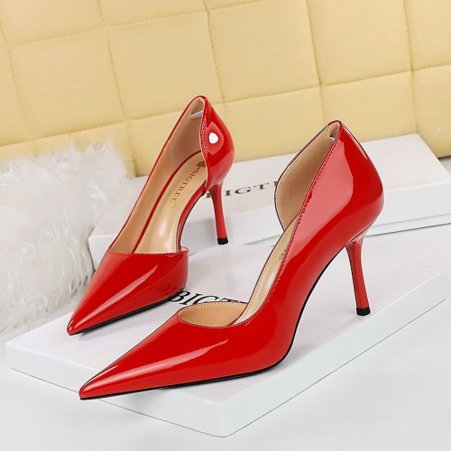 European and American style fashionable and minimalist high heels for women's shoes, thin heels, high heels, shallow mouth, pointed side hollowed out patent leather single shoes for women