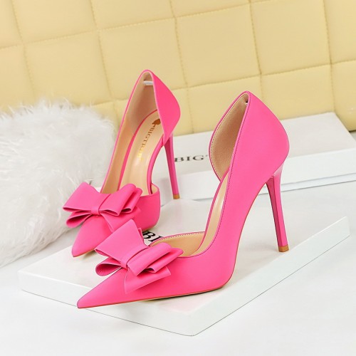 Korean version of fashionable and sweet high heels, slim heels, ultra-high heels, shallow mouth, pointed side hollow bow, single shoe for women