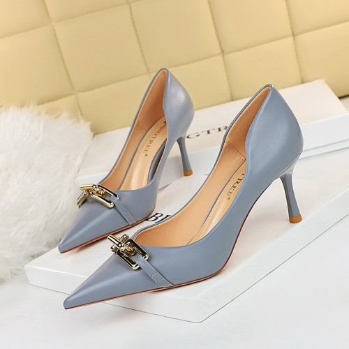 Elegant European and American style women's shoes with thin heels, high heels, shallow mouthed pointed metal buckle decoration, single shoes, high heels