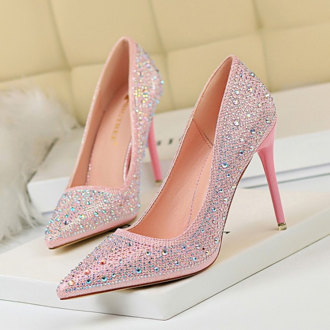 Korean version of fashionable banquet women's shoes with thin heels, shallow mouth, pointed toe, sexy slimming effect, rhinestone color diamonds, high heels, single shoes