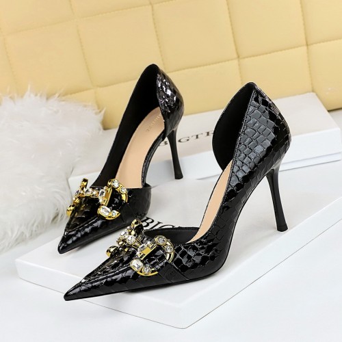 European and American banquet high heels, thin heels, high heels, shallow mouth, pointed side hollowed out metal rhinestone buckle single shoes for women