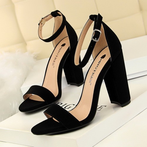 European and American style women's shoes, summer high heels, fashionable and simple, thick heels, high heels, sexy nightclubs, one line with sandals