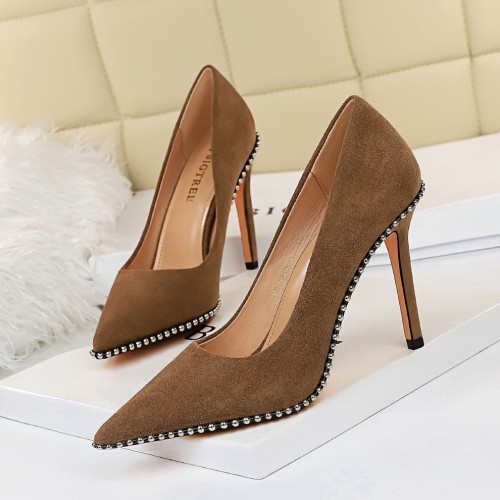 European and American style sexy nightclub slimming, ultra-high heels, suede surface, shallow mouth metal chain pointed women's singles shoes