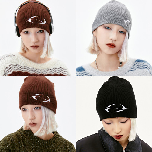 MADEEXTREME Autumn and Winter Warmth and Cold Protection Hat Couple Contrast Color Logo Outdoor Knitted Hat for Men and Women