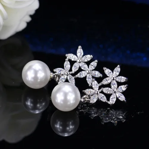 Taobao's supply of fashionable high-end and atmospheric hot selling Korean version flower zircon pearl earrings, earrings wholesale