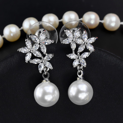 Taobao's supply of fashionable high-end and atmospheric hot selling Korean version flower zircon pearl earrings, earrings wholesale
