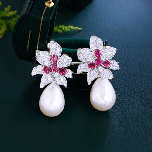 Light Luxury Sweet Zircon Flower Pearl Earrings S925 Silver Needle with High Quality and Elegant Charm, Versatile Petals