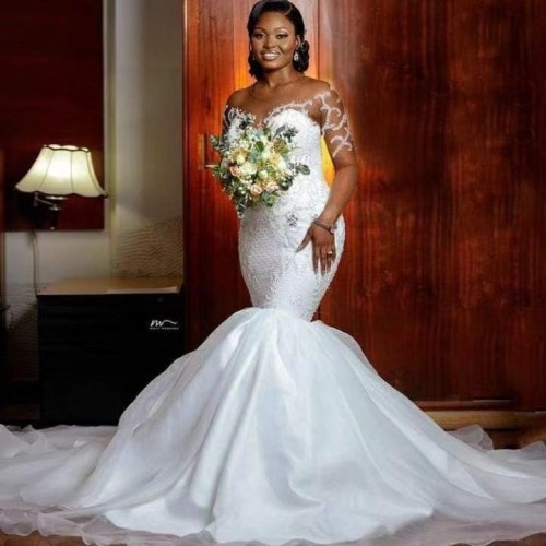 New African mermaid wedding dress with high waist, slim fit, elegant temperament, long sleeves, skin tone, lace, bride's dress
