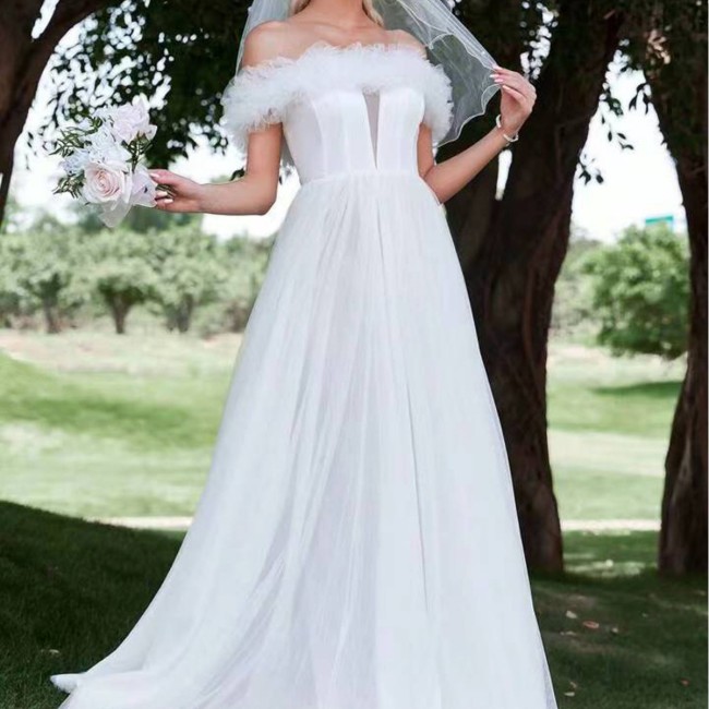New round necked African wedding dress with long sleeves, high waist, large tail, retro lace tie, bride's wedding dress