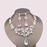 Pearl necklace set female Light luxury Niche Versatile alloy Clavicular chain