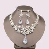 Pearl necklace set female Light luxury Niche Versatile alloy Clavicular chain