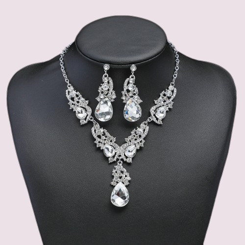 Necklace and earring set, alloy retro diamond inlay, bride's wedding dress, dinner accessories