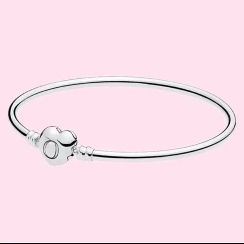 Silver Plated Bracelet Classic Style Forever Family Harmony Love shaped Buckle Women's Bracelet Gift Light Luxury