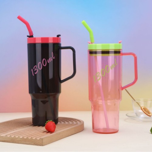Internet celebrity giant ice cream cup, large capacity straw plastic cup, car handle, car cup, male and female student water cup