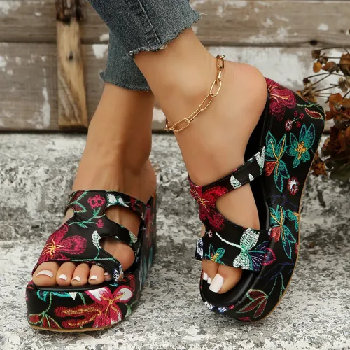 Large size slippers, flat bottomed embroidered thick sole, straight line slippers for women