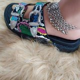 Metal willow nail flat bottom slippers for women wearing summer exposed toe sandals with a straight line flip flop sandal