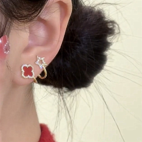 Elegant and fashionable, red and black four leaf clover, five pointed star zircon earrings, niche design, high-end earrings