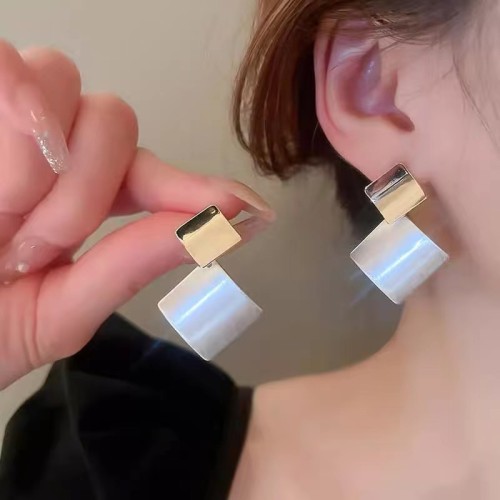 Metal geometric earrings, high-end French style earrings, niche earrings for women in summer
