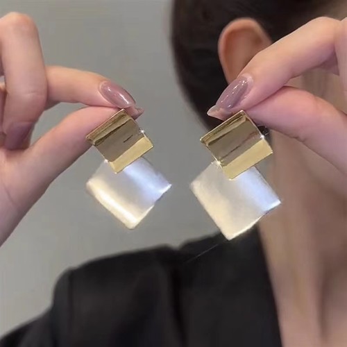 Metal geometric earrings, high-end French style earrings, niche earrings for women in summer